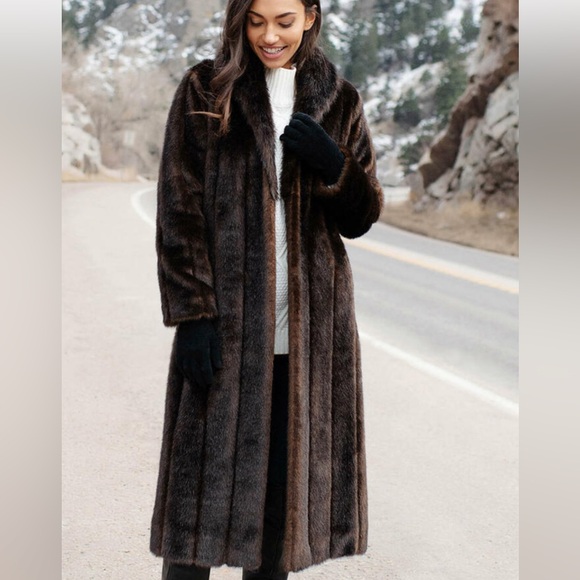 Gently loved Donna Salyer’s Fabulous Full Length Sable Faux Fur Coat - Picture 7 of 7